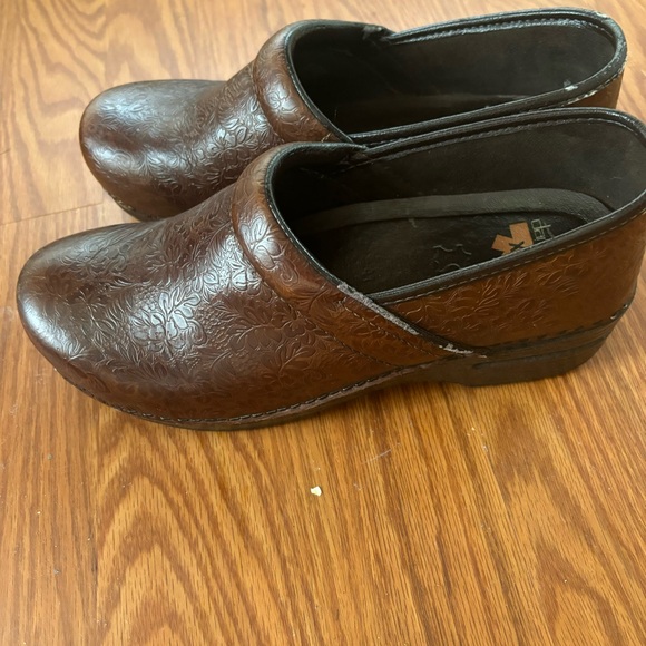 Dansko Women’s XP Tooled Leather Floral Clog in Brown Size EU 41 USA 10 1/2-11 - Picture 8 of 9